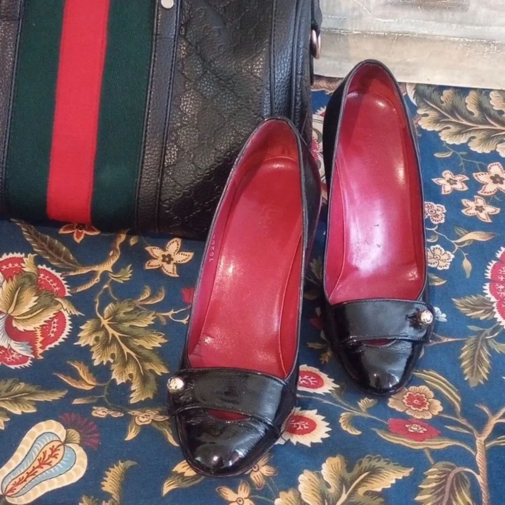 Gucci Black Patent Leather High Heels with Red Interior - Picture 8 of 10
